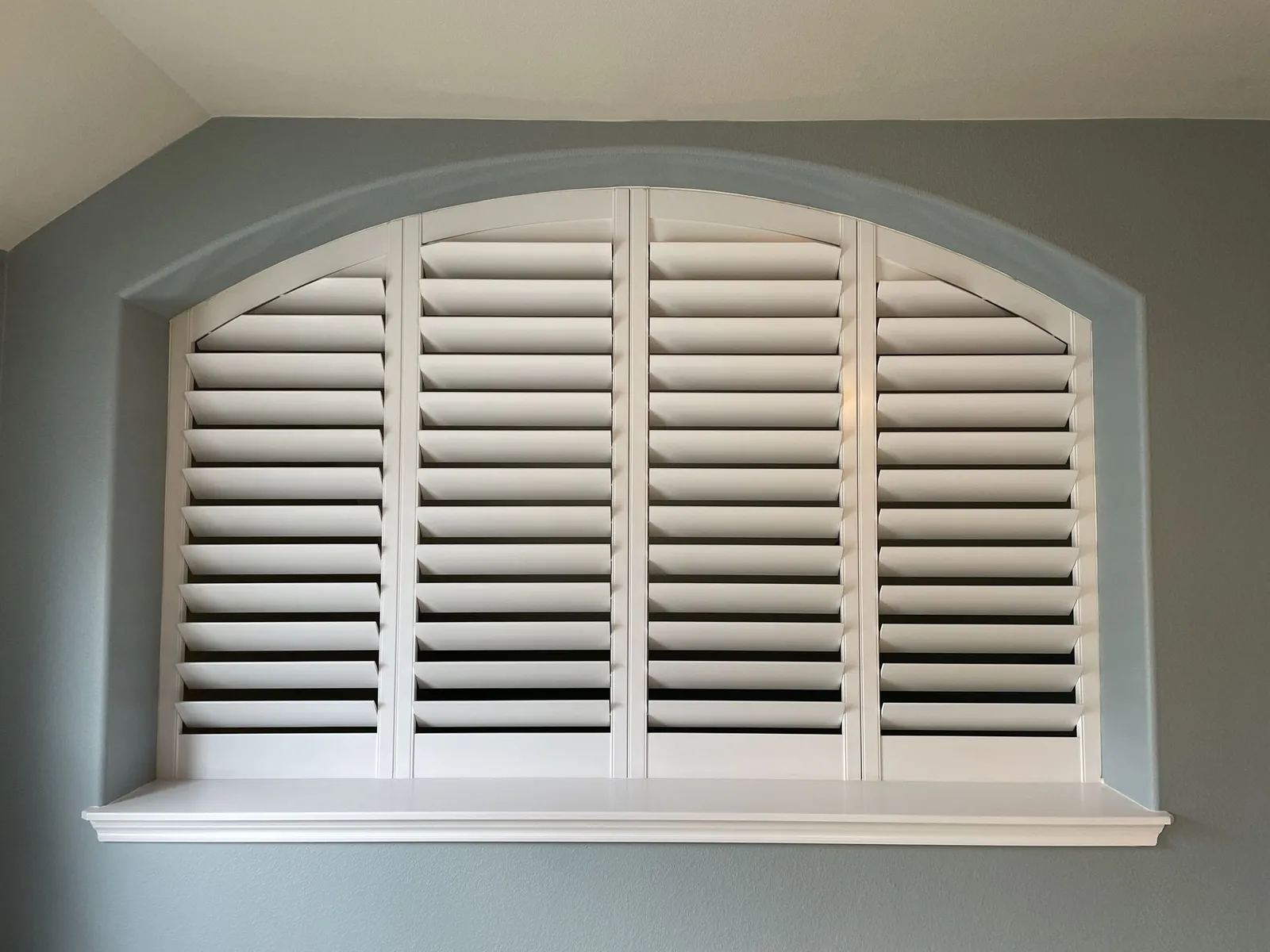arched window plantation shutters